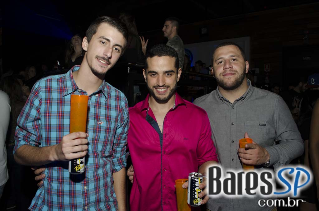 Turma do Pagode cantou seus sucessos e agitou a noite na Brooks SP Turma do Pagode cantou seus sucessos e agitou a noite na Brooks SP