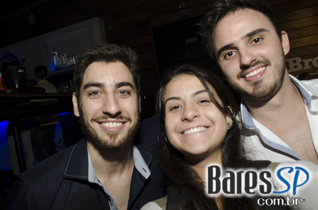 Turma do Pagode cantou seus sucessos e agitou a noite na Brooks SP Turma do Pagode cantou seus sucessos e agitou a noite na Brooks SP