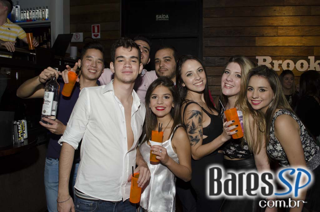 Turma do Pagode cantou seus sucessos e agitou a noite na Brooks SP Turma do Pagode cantou seus sucessos e agitou a noite na Brooks SP