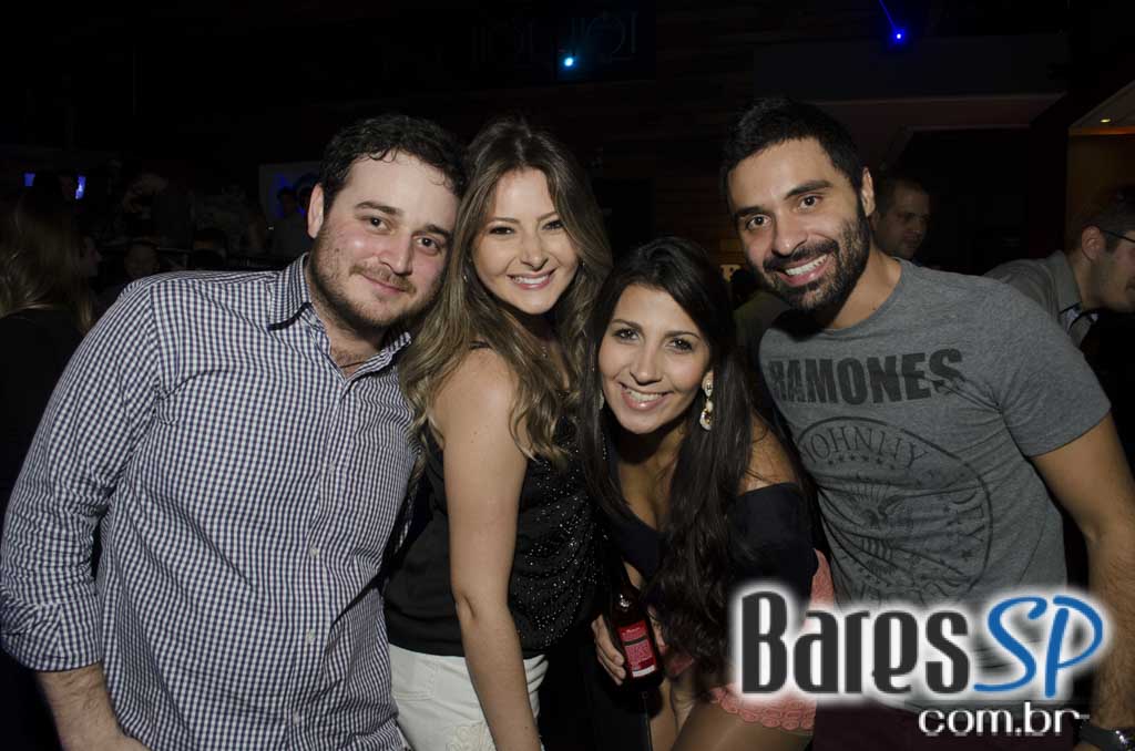 Turma do Pagode cantou seus sucessos e agitou a noite na Brooks SP Turma do Pagode cantou seus sucessos e agitou a noite na Brooks SP