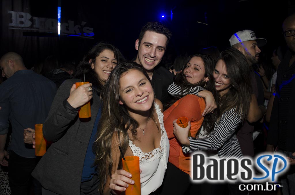 Turma do Pagode cantou seus sucessos e agitou a noite na Brooks SP Turma do Pagode cantou seus sucessos e agitou a noite na Brooks SP