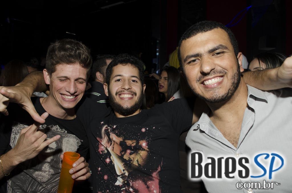 Turma do Pagode cantou seus sucessos e agitou a noite na Brooks SP Turma do Pagode cantou seus sucessos e agitou a noite na Brooks SP