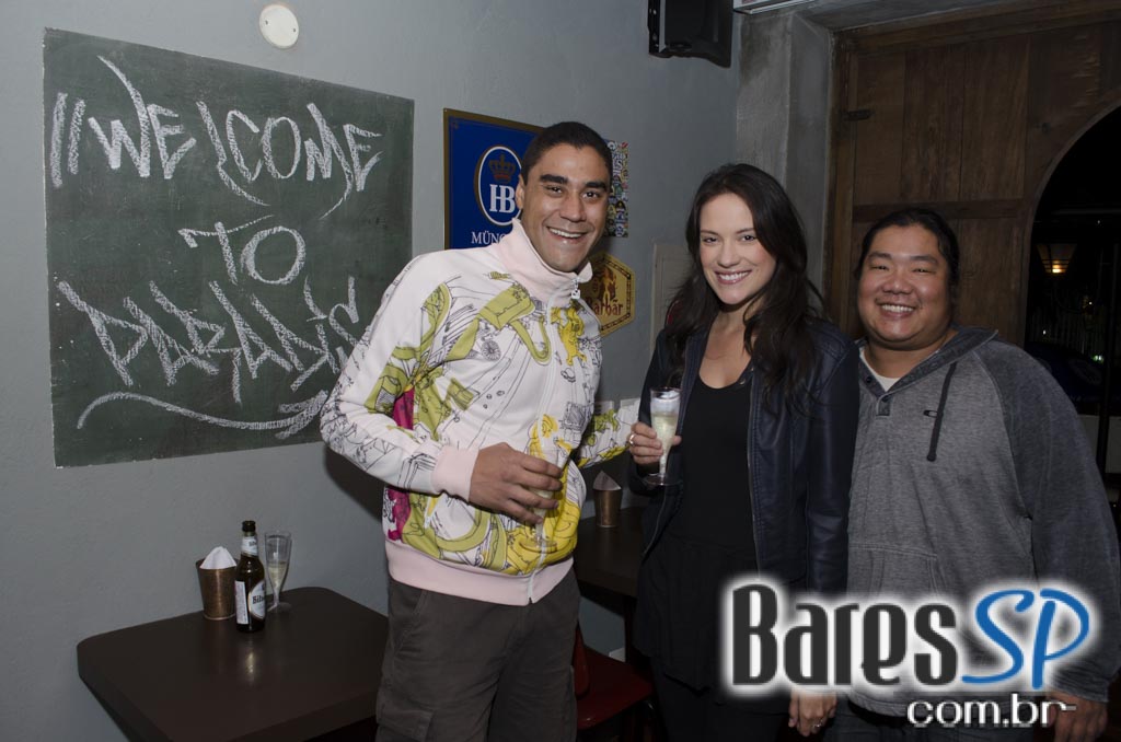 Inauguração do Bones Gastropub ofereceu ampla carta de cervejas e pratos especiais Inauguração do Bones Gastropub ofereceu ampla carta de cervejas e pratos especiais