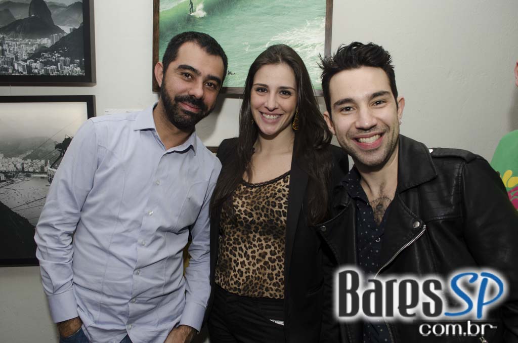 Garrafas Bar apresentou Dj Fred que animou a noite com música dançante Garrafas Bar apresentou Dj Fred que animou a noite com música dançante