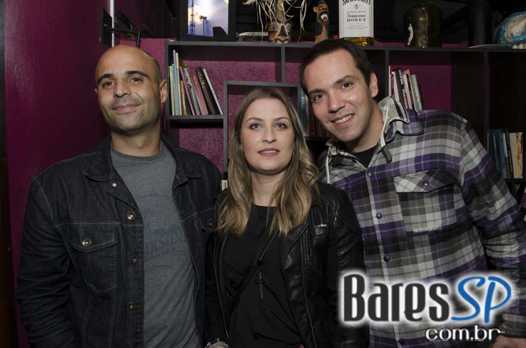 Garrafas Bar apresentou Dj Fred que animou a noite com música dançante Garrafas Bar apresentou Dj Fred que animou a noite com música dançante