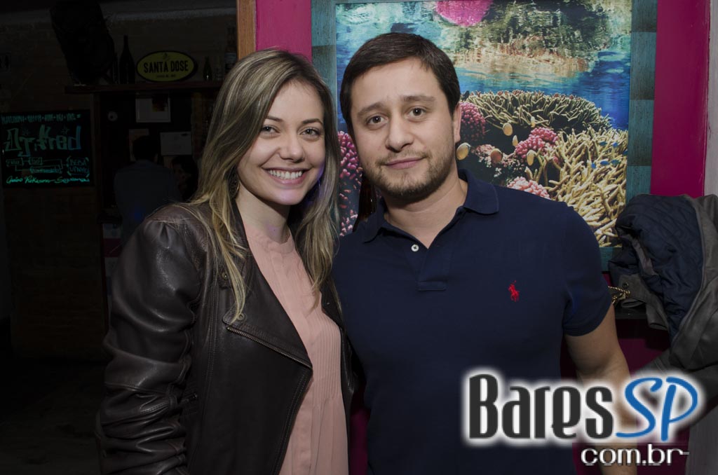 Garrafas Bar apresentou Dj Fred que animou a noite com música dançante Garrafas Bar apresentou Dj Fred que animou a noite com música dançante