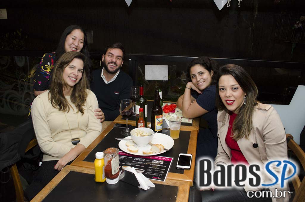 Garrafas Bar apresentou Dj Fred que animou a noite com música dançante Garrafas Bar apresentou Dj Fred que animou a noite com música dançante