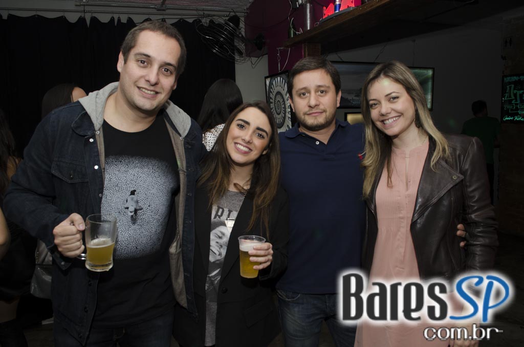 Garrafas Bar apresentou Dj Fred que animou a noite com música dançante Garrafas Bar apresentou Dj Fred que animou a noite com música dançante