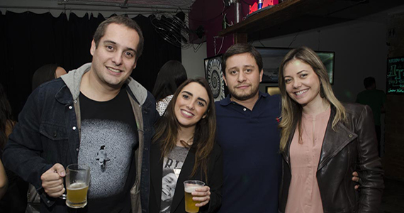 Garrafas Bar apresentou Dj Fred que animou a noite com música dançante