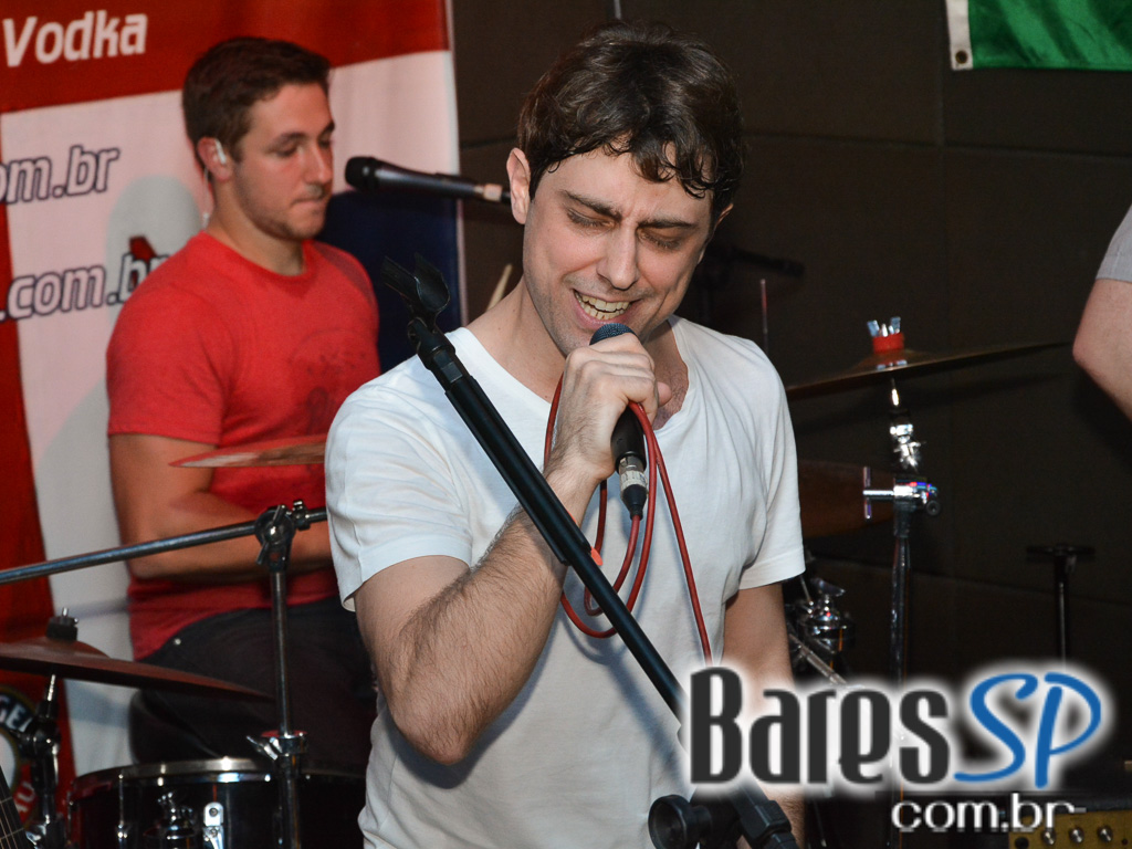 Banda Pollaris tocou muito pop rock e agitou o London Station Banda Pollaris tocou muito pop rock e agitou o London Station