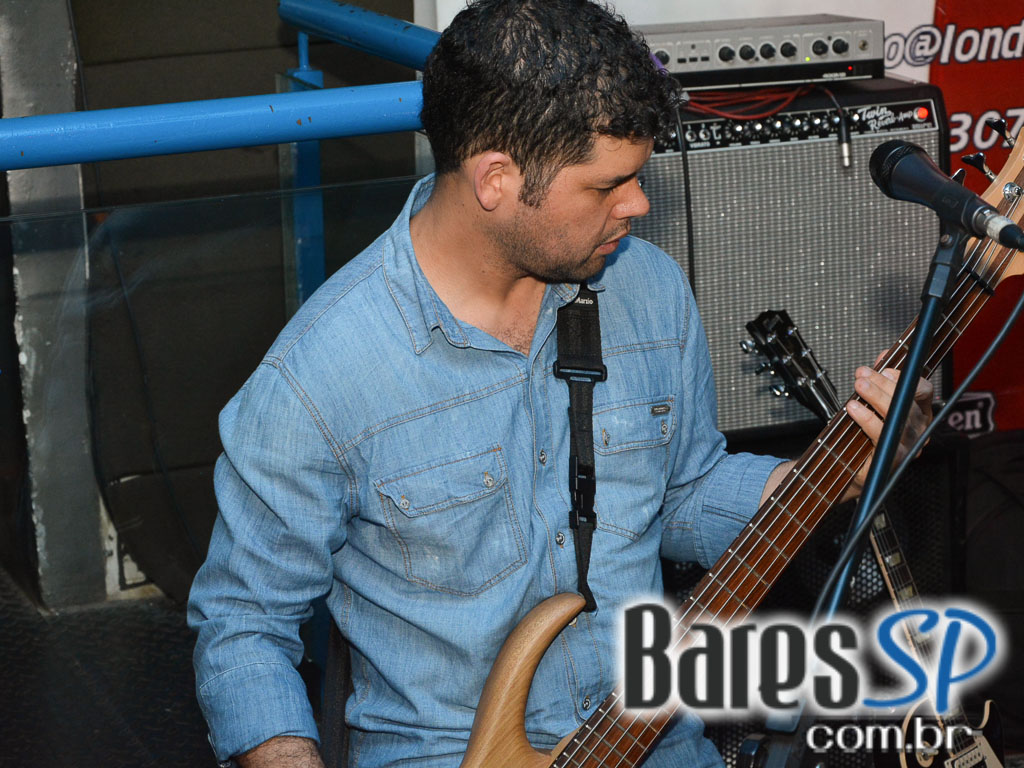 Banda Pollaris tocou muito pop rock e agitou o London Station Banda Pollaris tocou muito pop rock e agitou o London Station