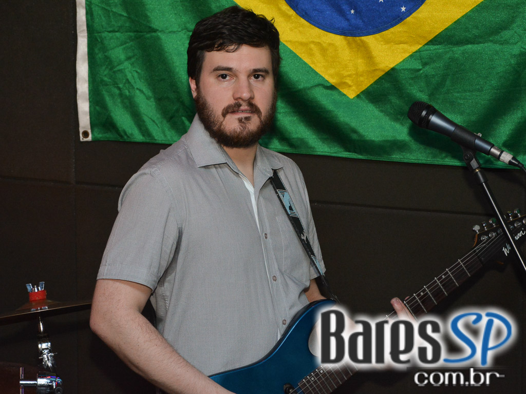 Banda Pollaris tocou muito pop rock e agitou o London Station Banda Pollaris tocou muito pop rock e agitou o London Station