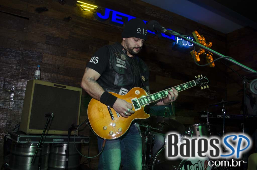 Jack Fast se apresentou no palco do Jet Lag Pub com muito groove, soul e funk Jack Fast se apresentou no palco do Jet Lag Pub com muito groove, soul e funk