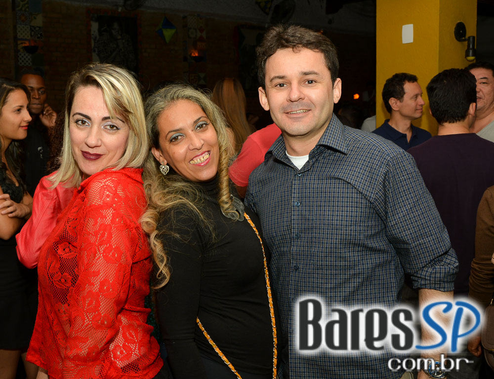 Canto da Ema recebeu os agitos do Trio Sinhá Flor e do Grupo 2 Dobrado Canto da Ema recebeu os agitos do Trio Sinhá Flor e do Grupo 2 Dobrado