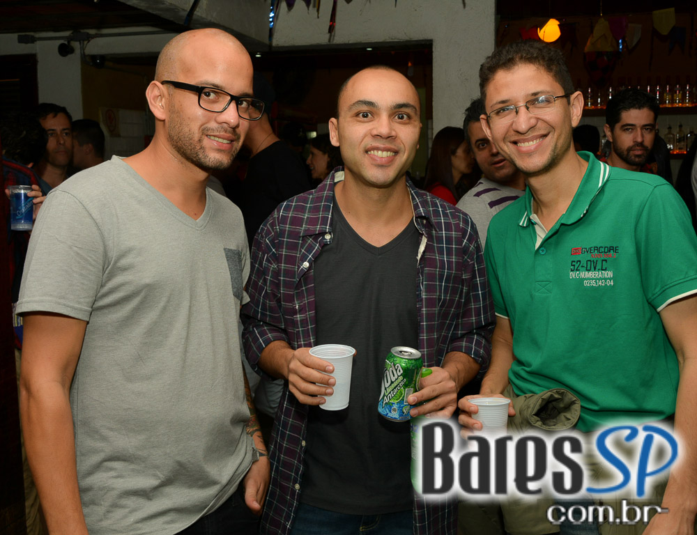 Canto da Ema recebeu os agitos do Trio Sinhá Flor e do Grupo 2 Dobrado Canto da Ema recebeu os agitos do Trio Sinhá Flor e do Grupo 2 Dobrado