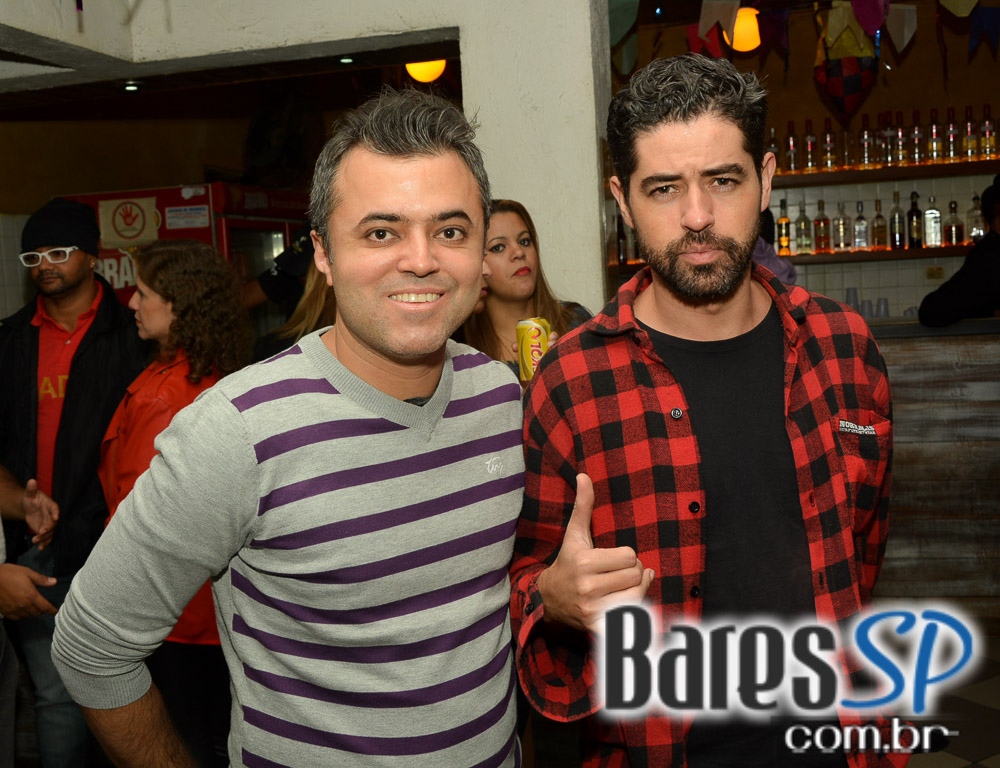 Canto da Ema recebeu os agitos do Trio Sinhá Flor e do Grupo 2 Dobrado Canto da Ema recebeu os agitos do Trio Sinhá Flor e do Grupo 2 Dobrado