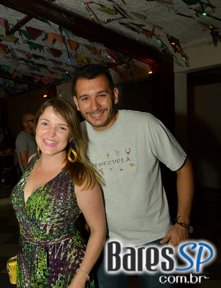 Canto da Ema recebeu os agitos do Trio Sinhá Flor e do Grupo 2 Dobrado Canto da Ema recebeu os agitos do Trio Sinhá Flor e do Grupo 2 Dobrado