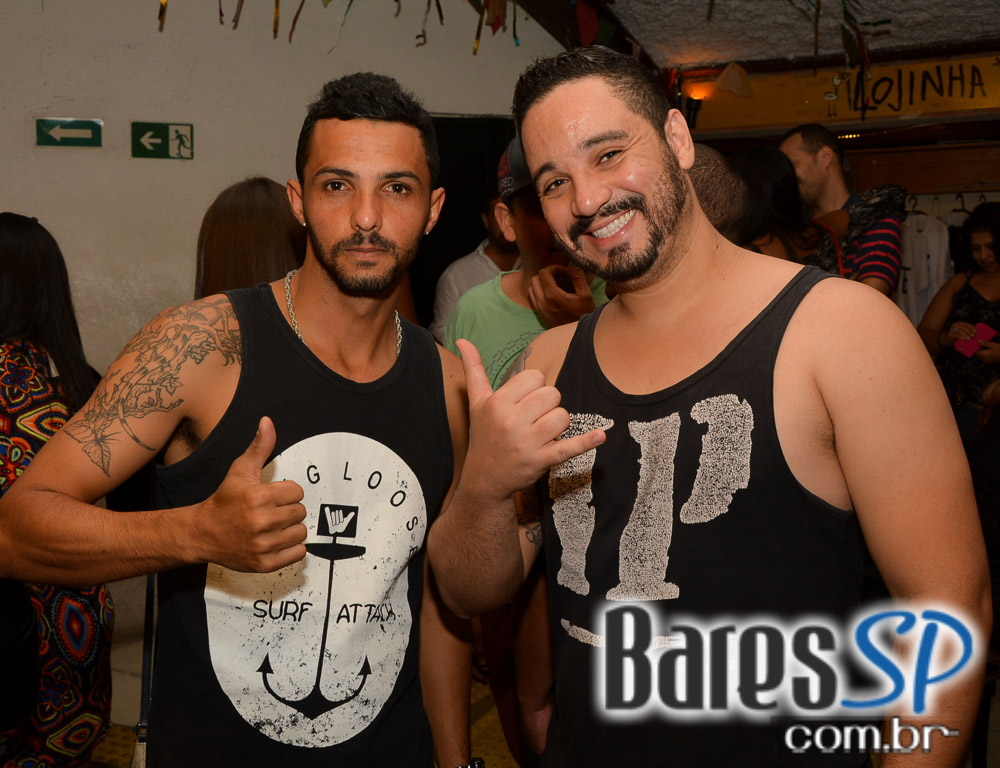 Canto da Ema recebeu os agitos do Trio Sinhá Flor e do Grupo 2 Dobrado Canto da Ema recebeu os agitos do Trio Sinhá Flor e do Grupo 2 Dobrado