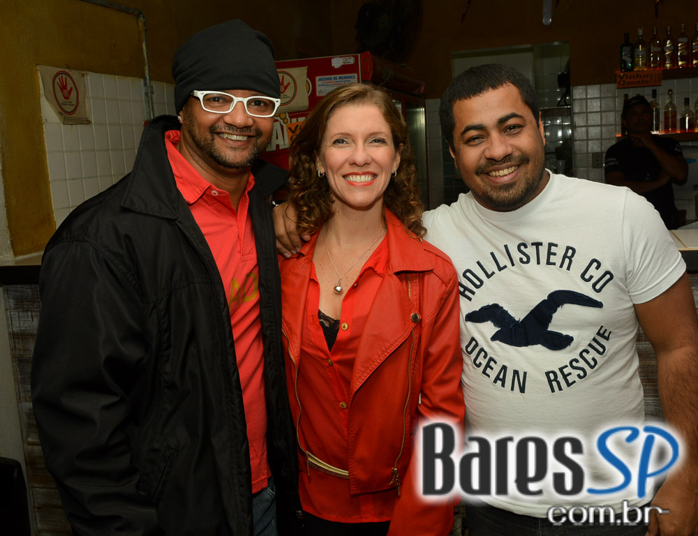 Canto da Ema recebeu os agitos do Trio Sinhá Flor e do Grupo 2 Dobrado Canto da Ema recebeu os agitos do Trio Sinhá Flor e do Grupo 2 Dobrado