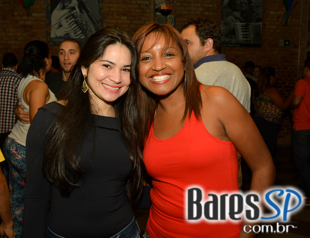 Canto da Ema recebeu os agitos do Trio Sinhá Flor e do Grupo 2 Dobrado Canto da Ema recebeu os agitos do Trio Sinhá Flor e do Grupo 2 Dobrado