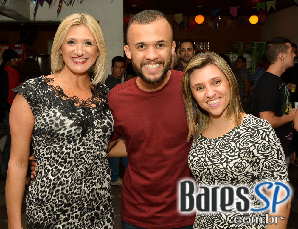 Canto da Ema recebeu os agitos do Trio Sinhá Flor e do Grupo 2 Dobrado Canto da Ema recebeu os agitos do Trio Sinhá Flor e do Grupo 2 Dobrado