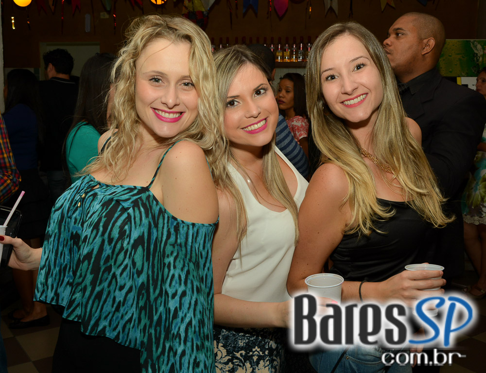 Canto da Ema recebeu os agitos do Trio Sinhá Flor e do Grupo 2 Dobrado Canto da Ema recebeu os agitos do Trio Sinhá Flor e do Grupo 2 Dobrado