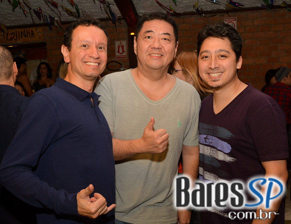 Canto da Ema recebeu os agitos do Trio Sinhá Flor e do Grupo 2 Dobrado Canto da Ema recebeu os agitos do Trio Sinhá Flor e do Grupo 2 Dobrado