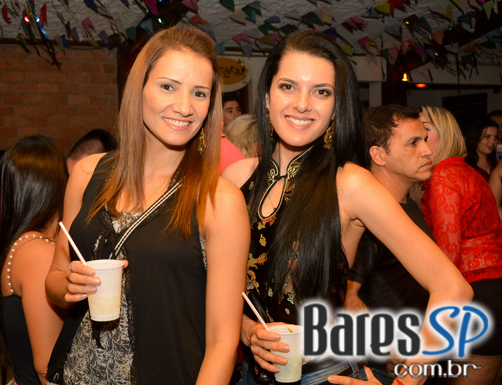 Canto da Ema recebeu os agitos do Trio Sinhá Flor e do Grupo 2 Dobrado Canto da Ema recebeu os agitos do Trio Sinhá Flor e do Grupo 2 Dobrado