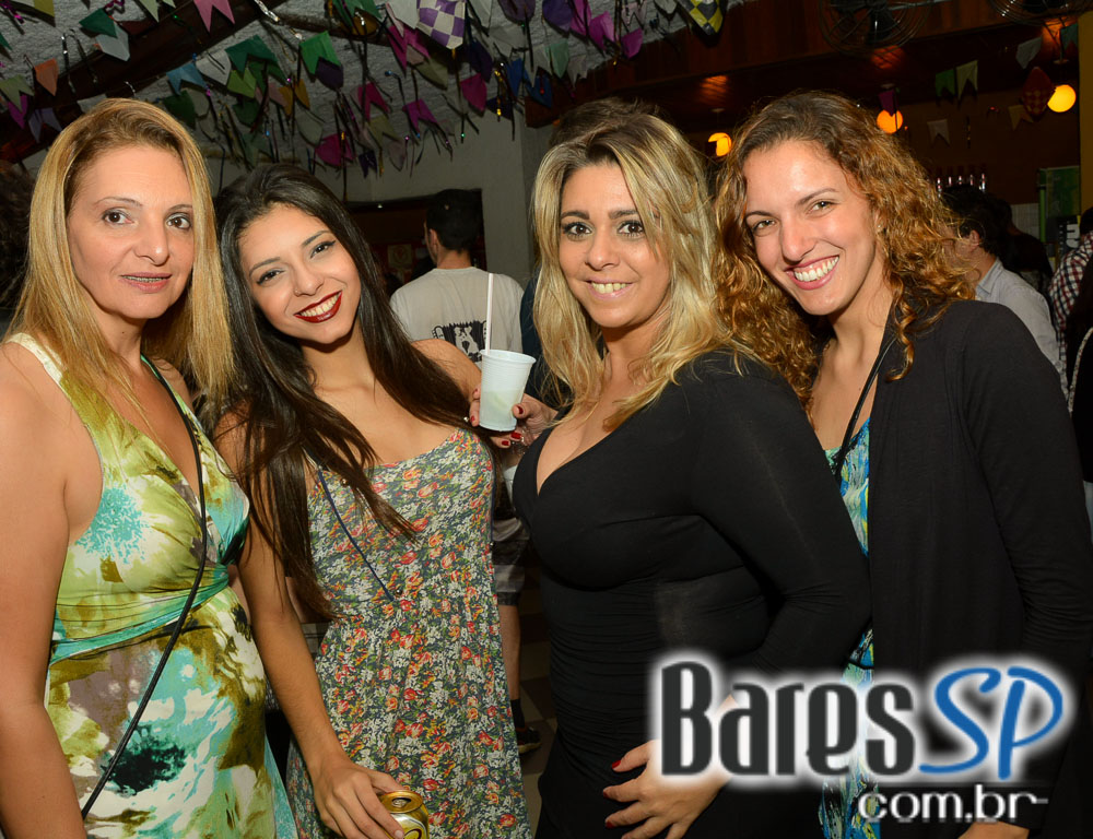 Canto da Ema recebeu os agitos do Trio Sinhá Flor e do Grupo 2 Dobrado Canto da Ema recebeu os agitos do Trio Sinhá Flor e do Grupo 2 Dobrado