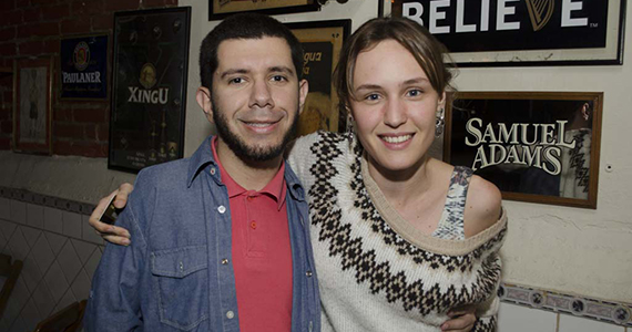 Música ao vivo e cerveja gelada no happy hour do Finnegan's Pub