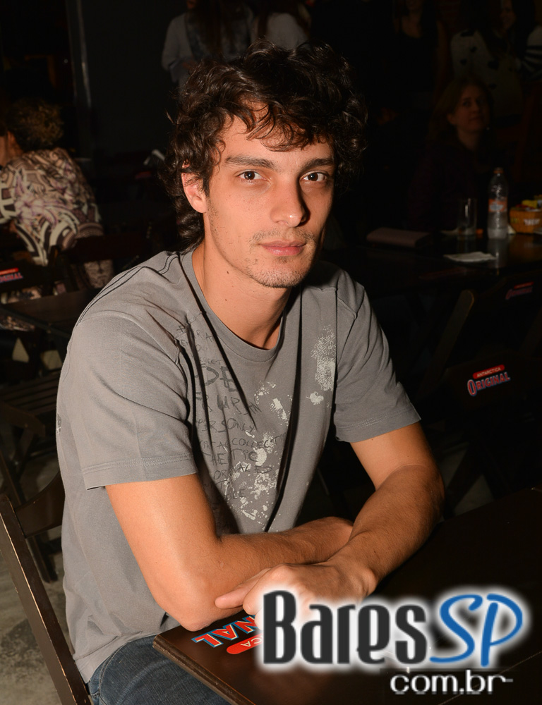 Banda karaokê Club tocou muita música e agitou o palco do Mahôe Bar Banda karaokê Club tocou muita música e agitou o palco do Mahôe Bar