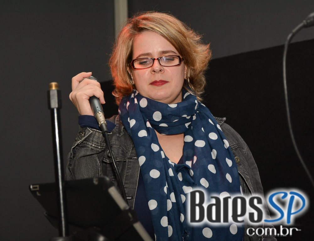 Banda karaokê Club tocou muita música e agitou o palco do Mahôe Bar Banda karaokê Club tocou muita música e agitou o palco do Mahôe Bar