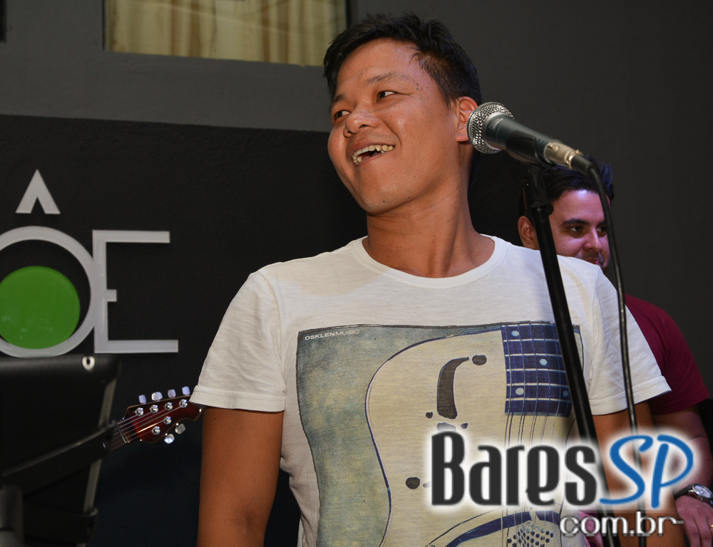 Banda karaokê Club tocou muita música e agitou o palco do Mahôe Bar Banda karaokê Club tocou muita música e agitou o palco do Mahôe Bar