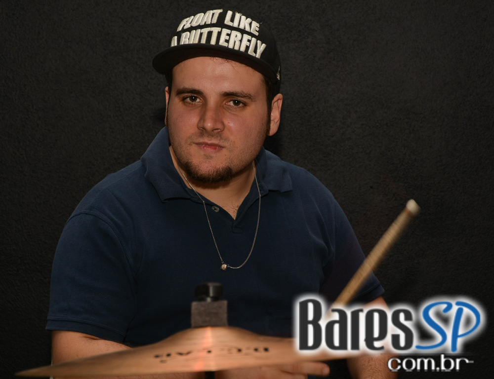 Banda karaokê Club tocou muita música e agitou o palco do Mahôe Bar Banda karaokê Club tocou muita música e agitou o palco do Mahôe Bar