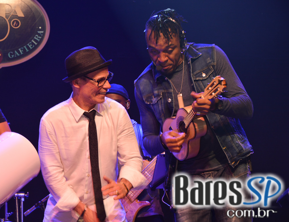 Grupo Revelação cantou seus sucessos na Festa de 1 ano do Lapa 40 Graus Grupo Revelação cantou seus sucessos na Festa de 1 ano do Lapa 40 Graus