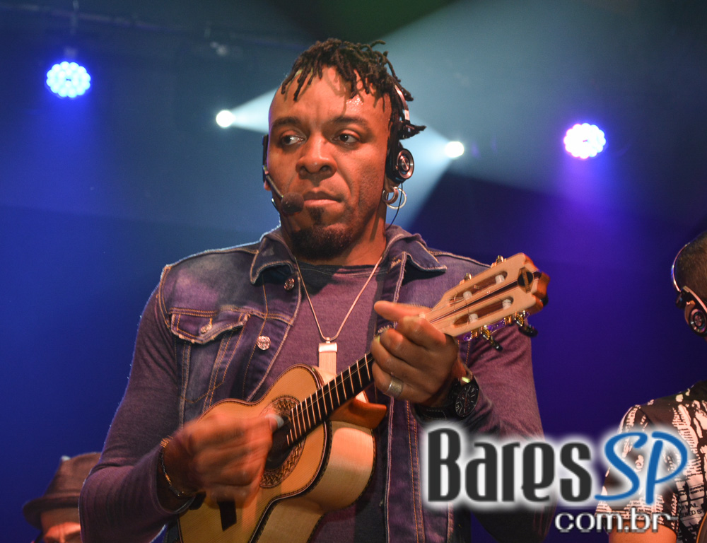 Grupo Revelação cantou seus sucessos na Festa de 1 ano do Lapa 40 Graus Grupo Revelação cantou seus sucessos na Festa de 1 ano do Lapa 40 Graus