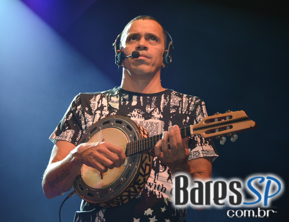 Grupo Revelação cantou seus sucessos na Festa de 1 ano do Lapa 40 Graus Grupo Revelação cantou seus sucessos na Festa de 1 ano do Lapa 40 Graus