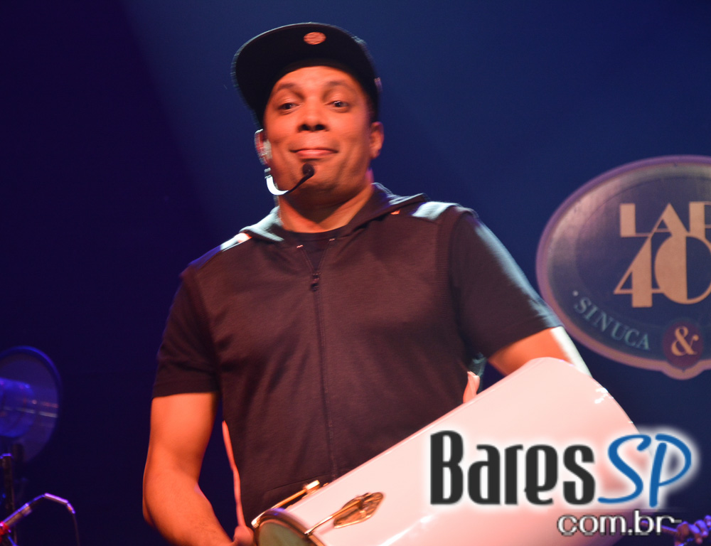 Grupo Revelação cantou seus sucessos na Festa de 1 ano do Lapa 40 Graus Grupo Revelação cantou seus sucessos na Festa de 1 ano do Lapa 40 Graus