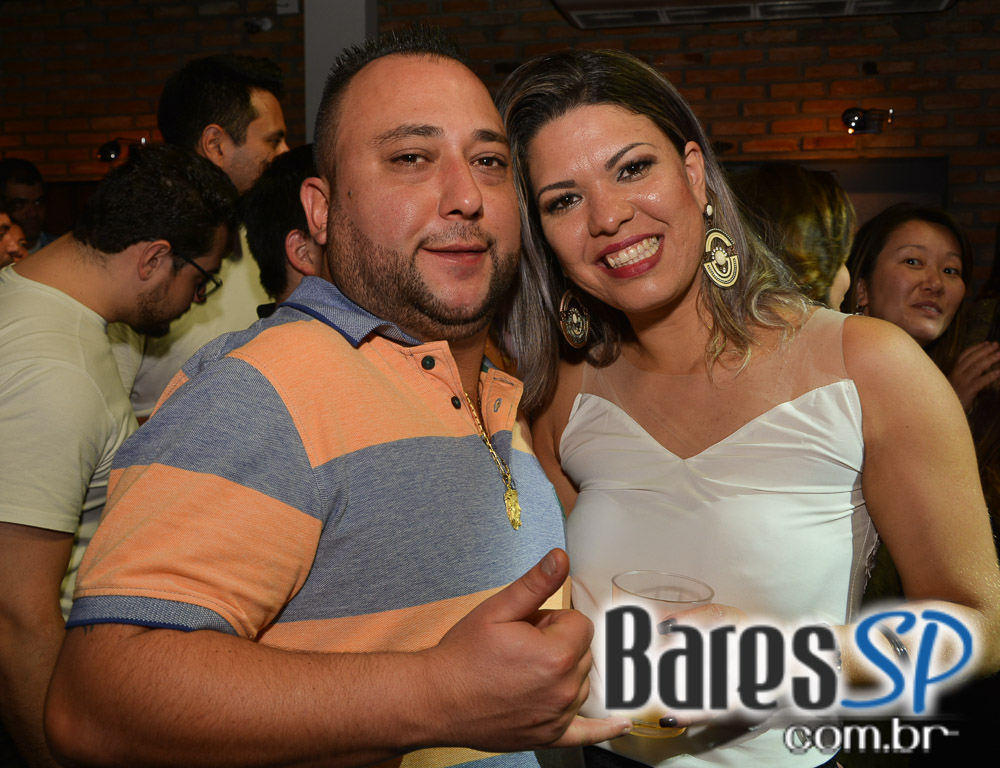 Grupo Revelação cantou seus sucessos na Festa de 1 ano do Lapa 40 Graus Grupo Revelação cantou seus sucessos na Festa de 1 ano do Lapa 40 Graus