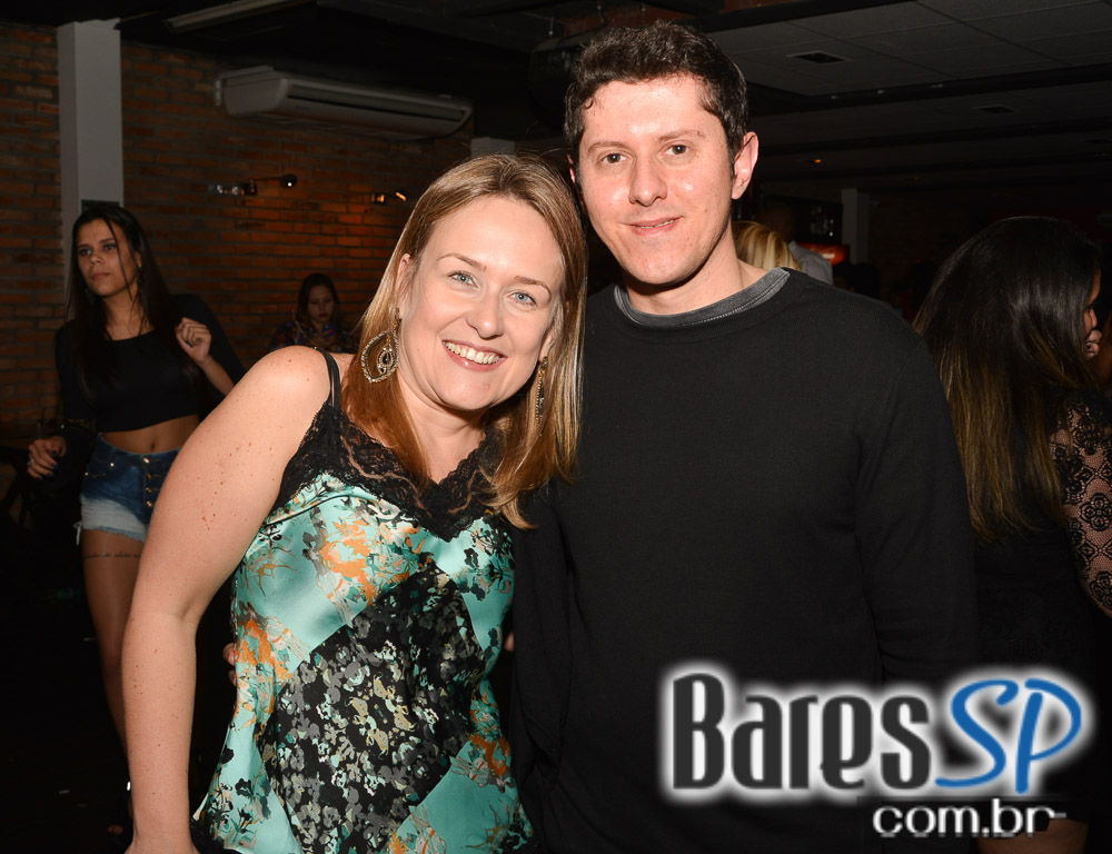 Grupo Revelação cantou seus sucessos na Festa de 1 ano do Lapa 40 Graus Grupo Revelação cantou seus sucessos na Festa de 1 ano do Lapa 40 Graus
