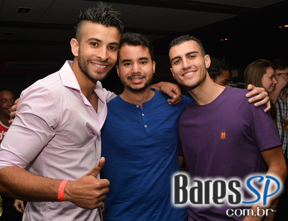 Grupo Revelação cantou seus sucessos na Festa de 1 ano do Lapa 40 Graus Grupo Revelação cantou seus sucessos na Festa de 1 ano do Lapa 40 Graus