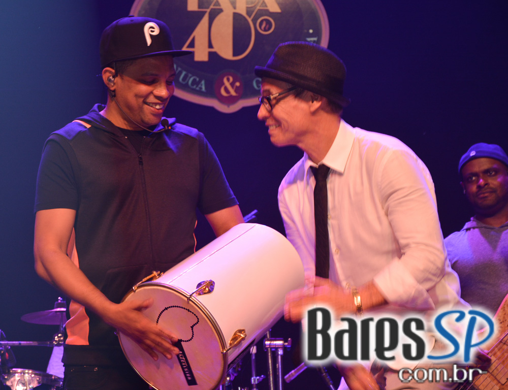 Grupo Revelação cantou seus sucessos na Festa de 1 ano do Lapa 40 Graus Grupo Revelação cantou seus sucessos na Festa de 1 ano do Lapa 40 Graus