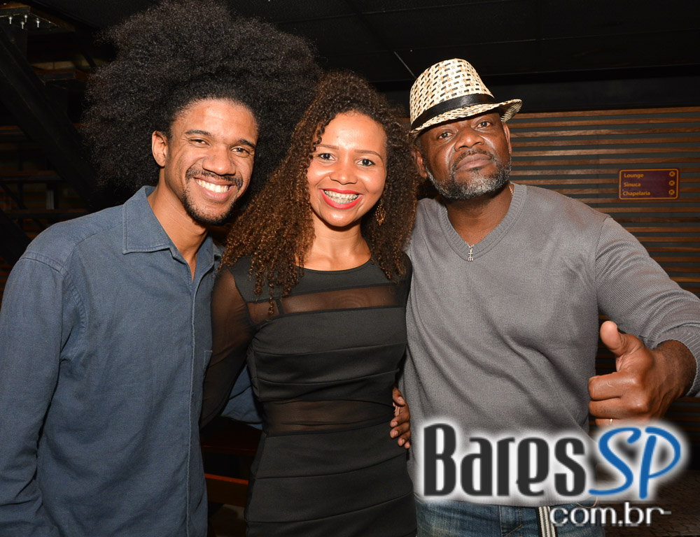 Grupo Revelação cantou seus sucessos na Festa de 1 ano do Lapa 40 Graus Grupo Revelação cantou seus sucessos na Festa de 1 ano do Lapa 40 Graus
