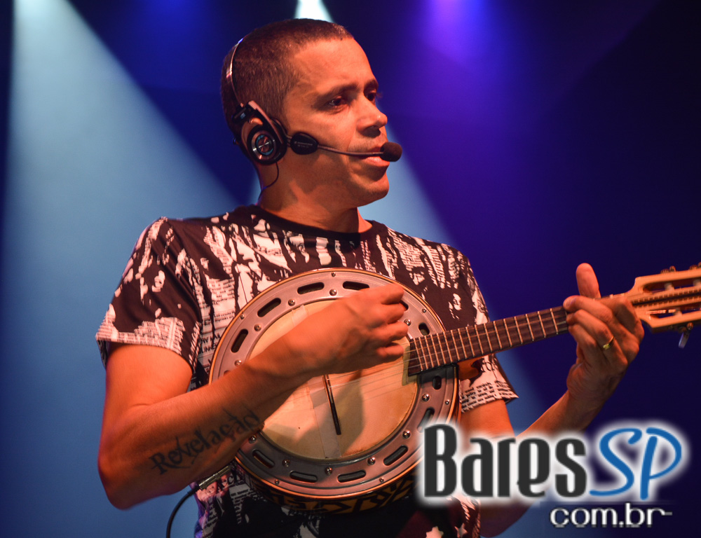 Grupo Revelação cantou seus sucessos na Festa de 1 ano do Lapa 40 Graus Grupo Revelação cantou seus sucessos na Festa de 1 ano do Lapa 40 Graus