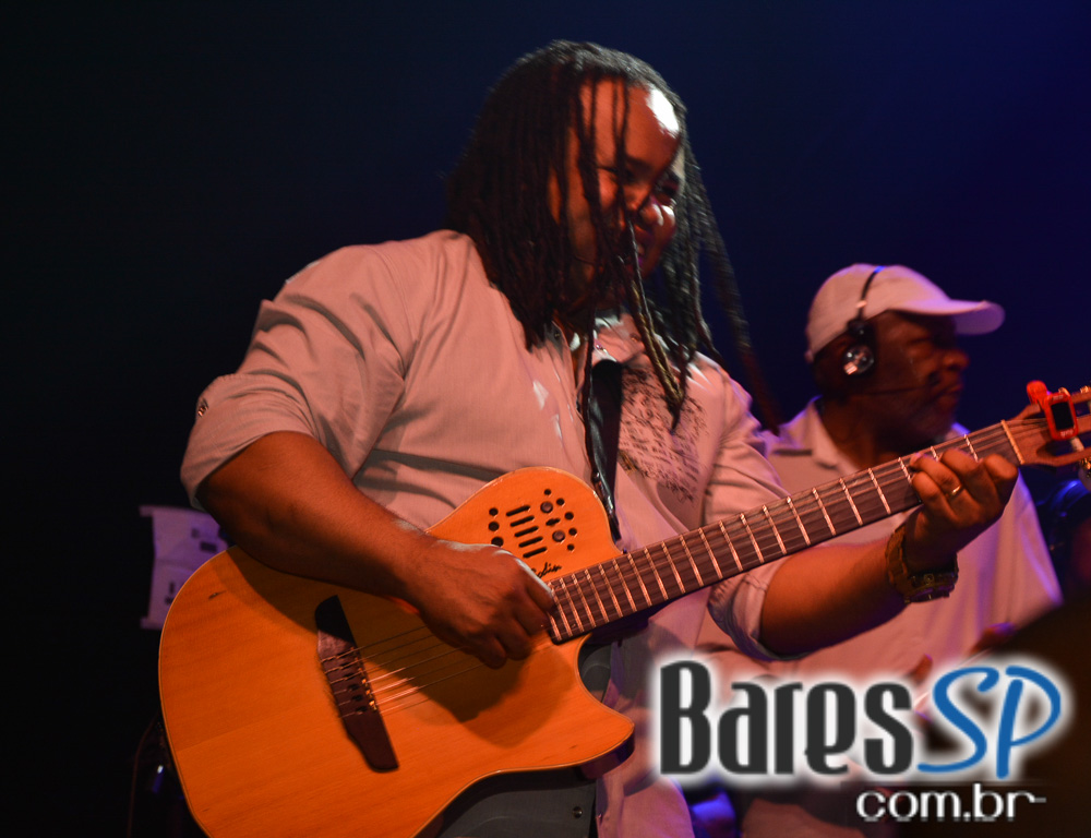 Grupo Revelação cantou seus sucessos na Festa de 1 ano do Lapa 40 Graus Grupo Revelação cantou seus sucessos na Festa de 1 ano do Lapa 40 Graus