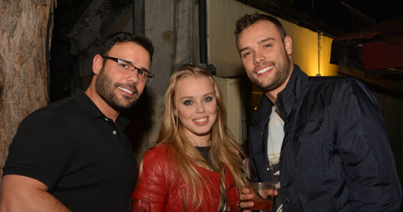 Lucas Pacini agitou a noite de sexta-feira com muito pop rock no Bar Providência