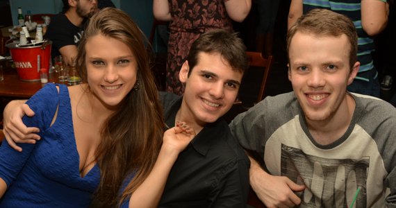 Banda Quisera Eu animou a noite com muito pop rock no Capital da Villa