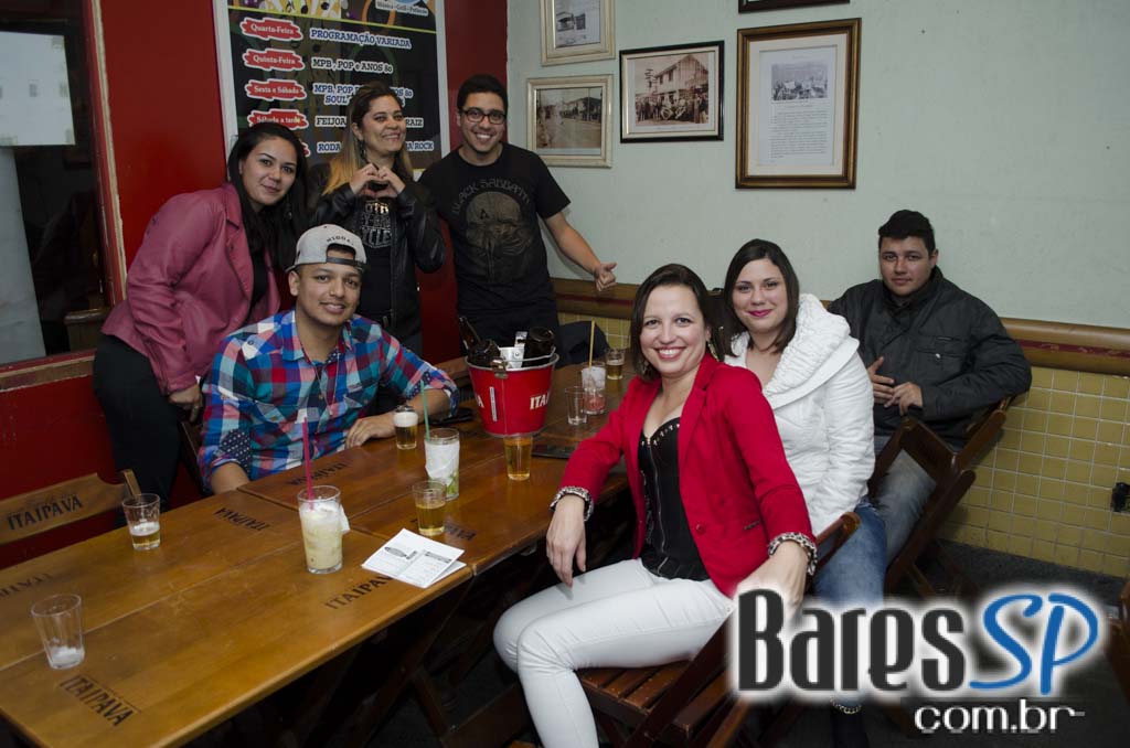 Banda Fonte 72 e DJ residente animaram a sexta-feira no Capital da Villa Banda Fonte 72 e DJ residente animaram a sexta-feira no Capital da Villa