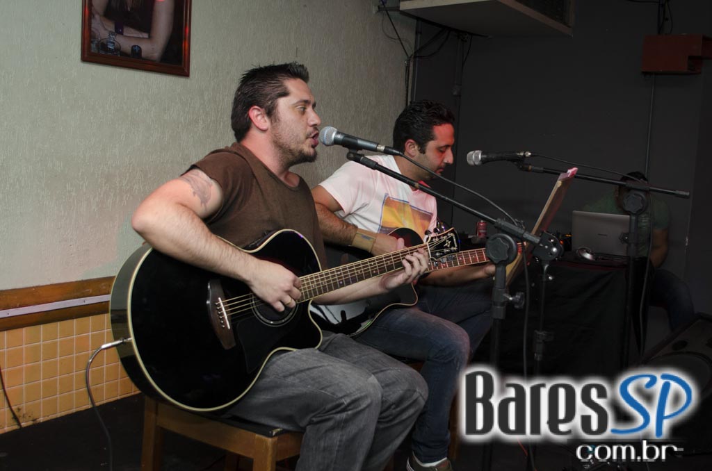 Banda Fonte 72 e DJ residente animaram a sexta-feira no Capital da Villa Banda Fonte 72 e DJ residente animaram a sexta-feira no Capital da Villa