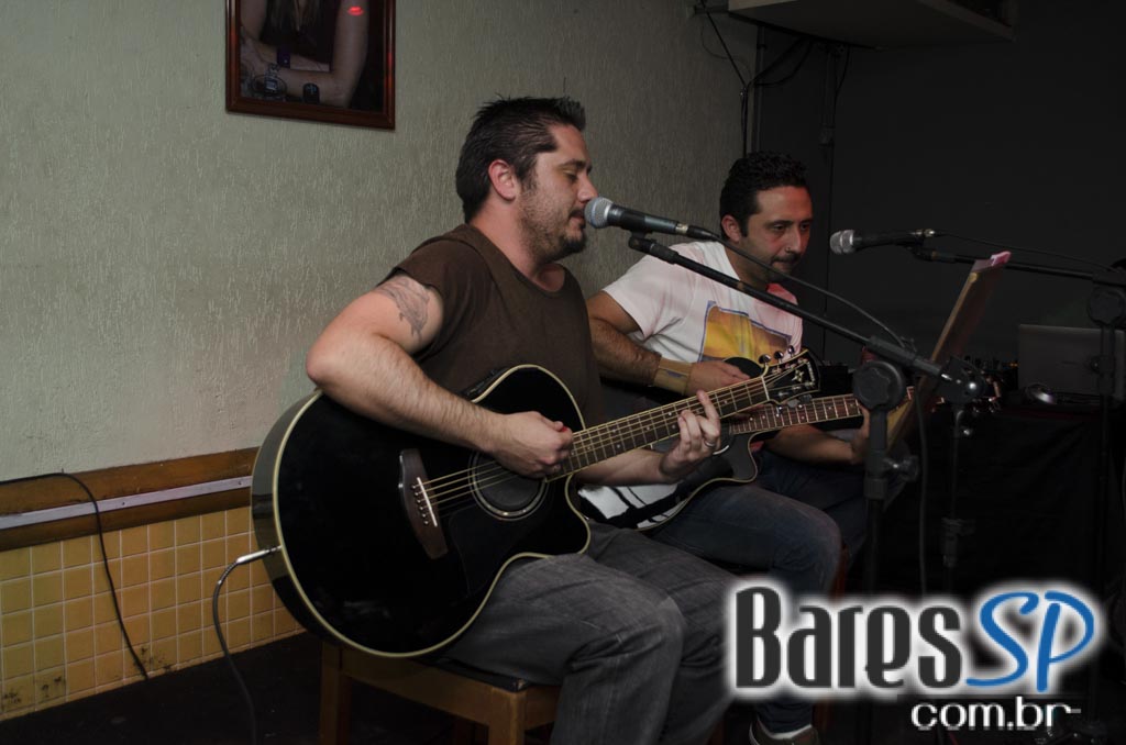 Banda Fonte 72 e DJ residente animaram a sexta-feira no Capital da Villa Banda Fonte 72 e DJ residente animaram a sexta-feira no Capital da Villa